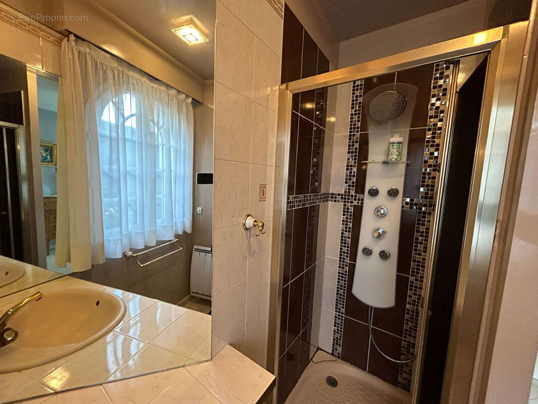 Maison à L'HAY-LES-ROSES