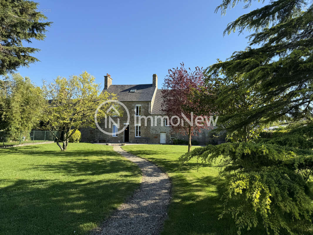 Maison à LE VAL-SAINT-PERE