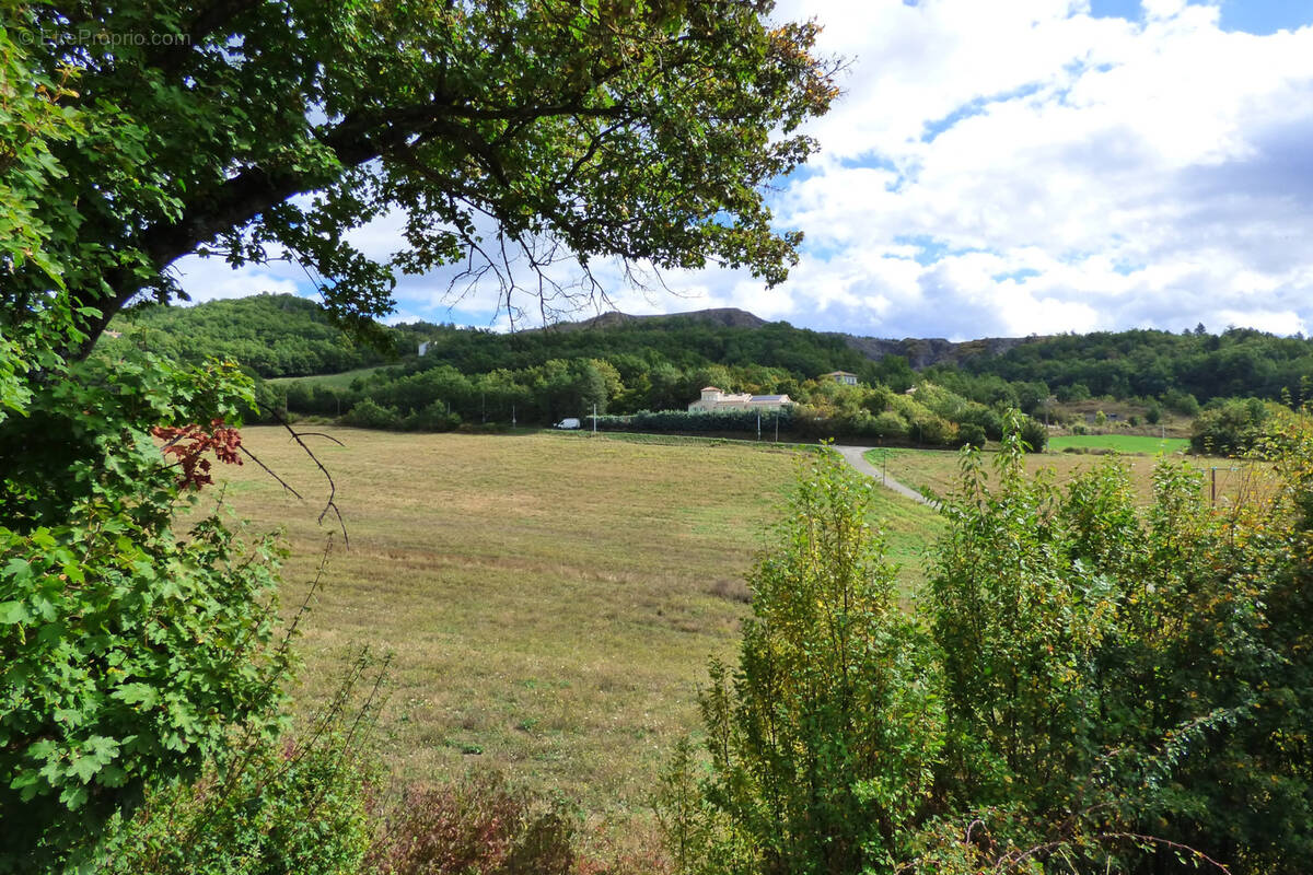 Terrain à CHATEAUVIEUX