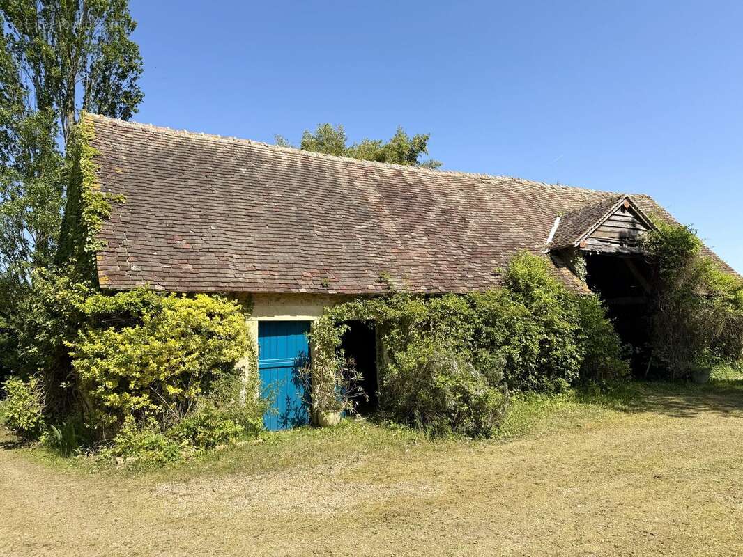 Dépendance 2 - Maison à SAINT-COSME-EN-VAIRAIS