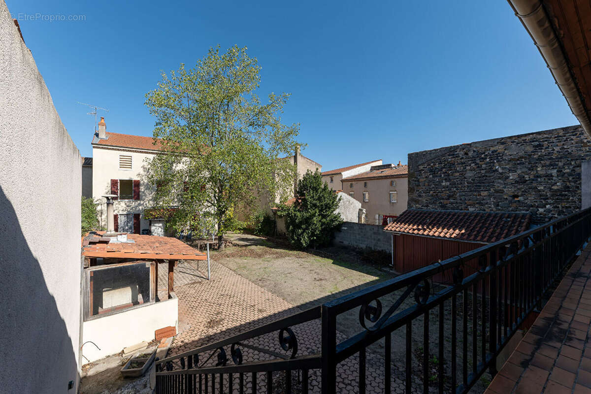 Propriété Le Breuil Sur Couze 9 pièce(s) 192 m2 - photo 2
