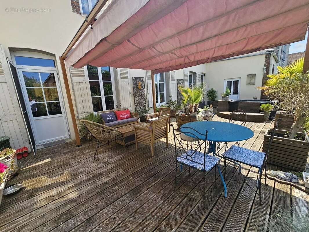 Maison à FERRIERES-EN-GATINAIS