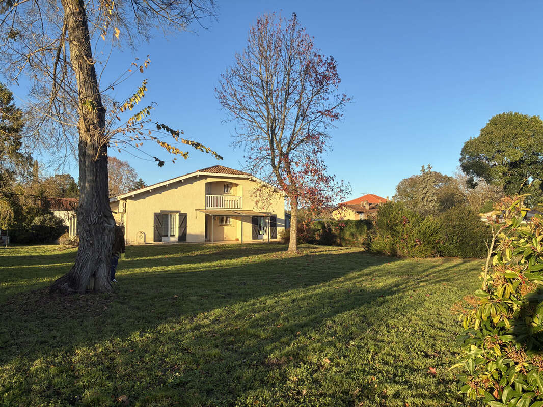 Maison à MOULIETS-ET-VILLEMARTIN