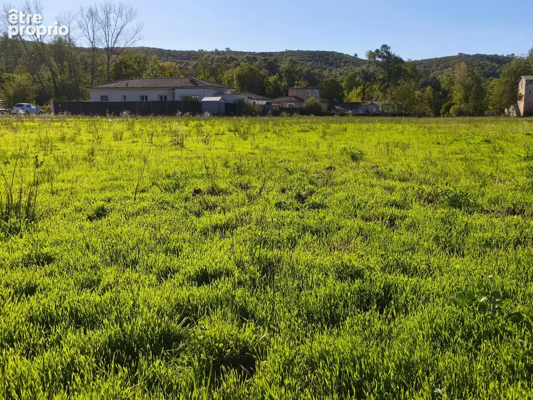 Photo Terrain à Saint-Julien-Les-Rosiers au prix de 77 000€