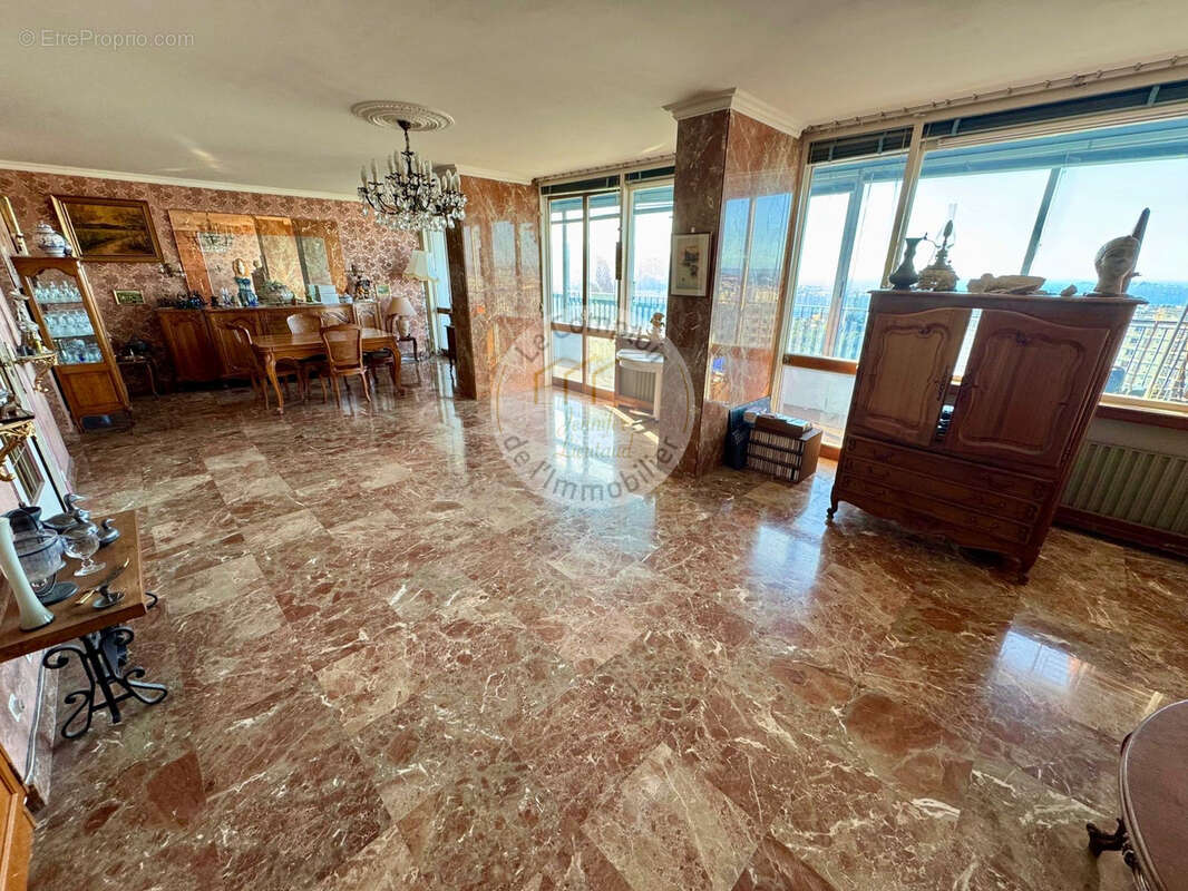 Appartement à MARSEILLE-9E