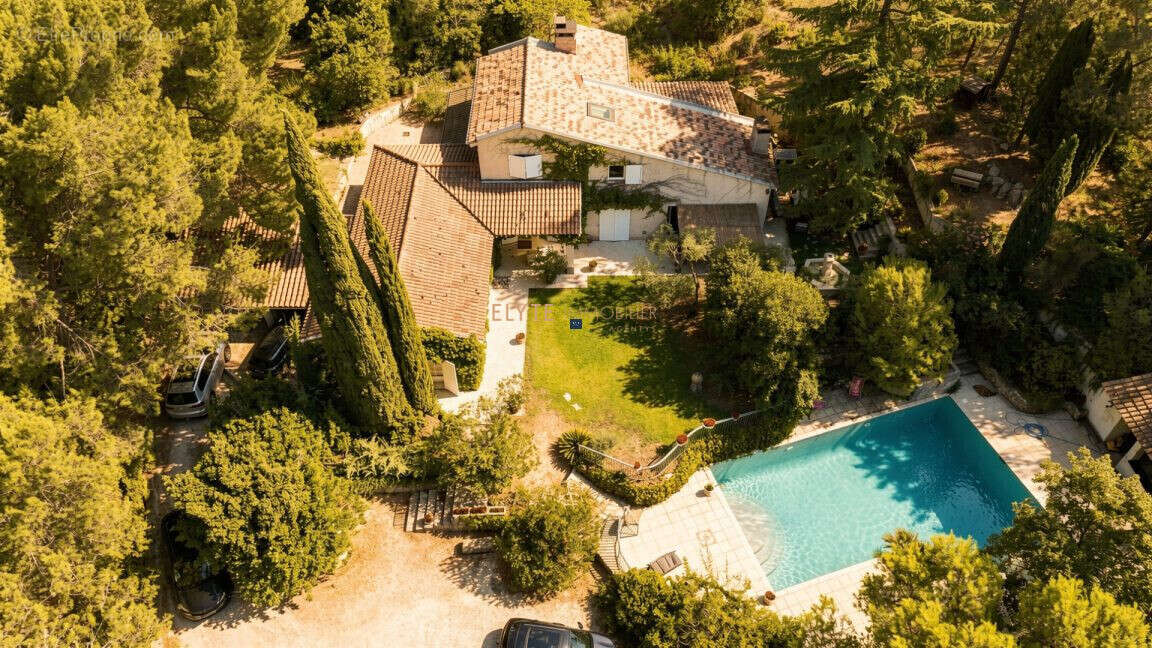 Maison 250 m² à Chateauneuf-Le-Rouge  - photo 7