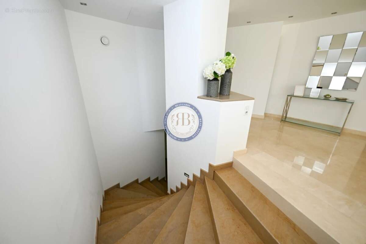 Maison à MOUGINS