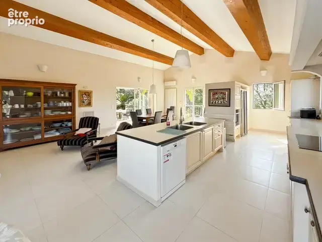 Antibes residentiel belle bastide 10 pieces 295 m2 sur un terrain de 3000 m2 - photo 5