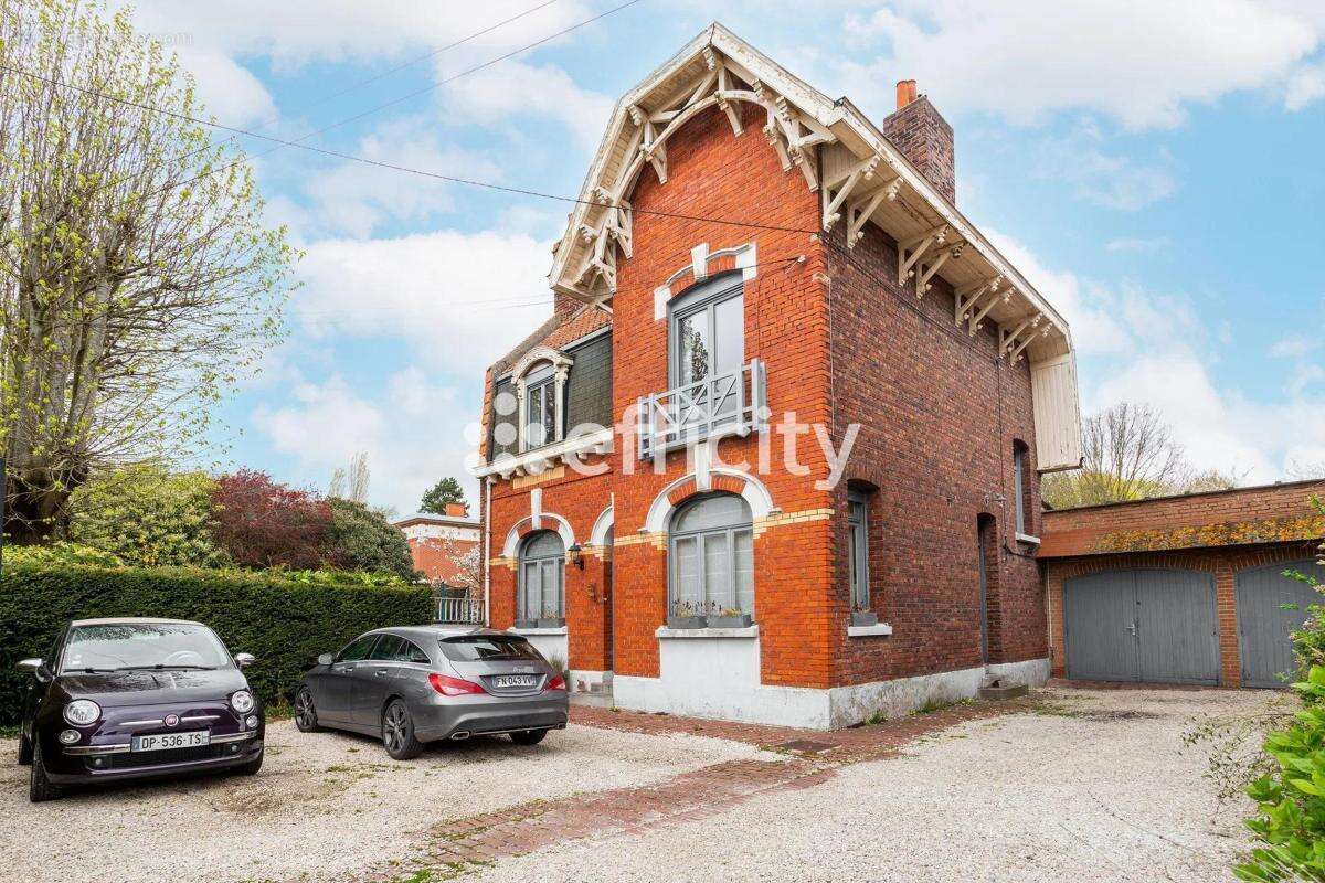 Maison à LA CHAPELLE-D'ARMENTIERES
