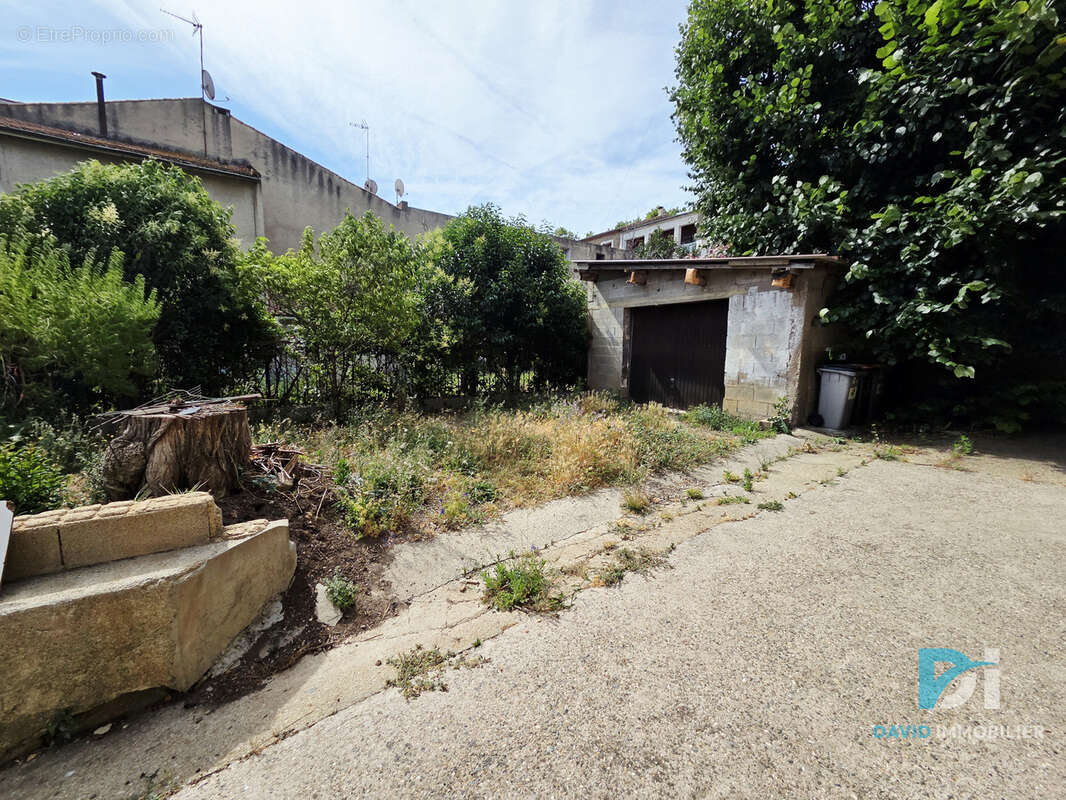 Villa avec garage et remise - photo 2