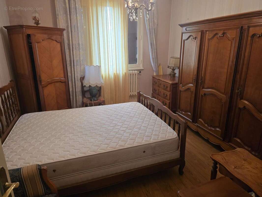 Maison à LE BREUIL-SUR-COUZE