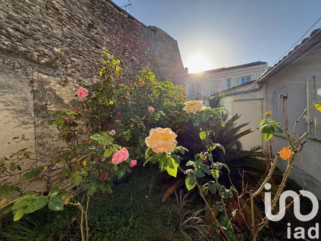 Photo 1 - Maison à COGNAC