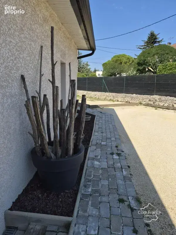 Maison très récente et de plain-pied à AUBENAS, avec beau te - photo 8