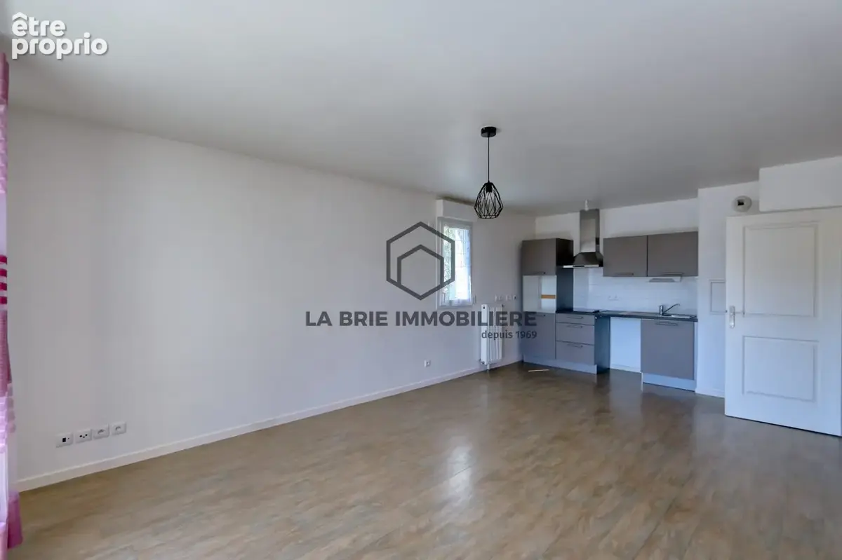Appartement 2 pièces 52 m² à vendre à Villecresnes (94440) - photo 2