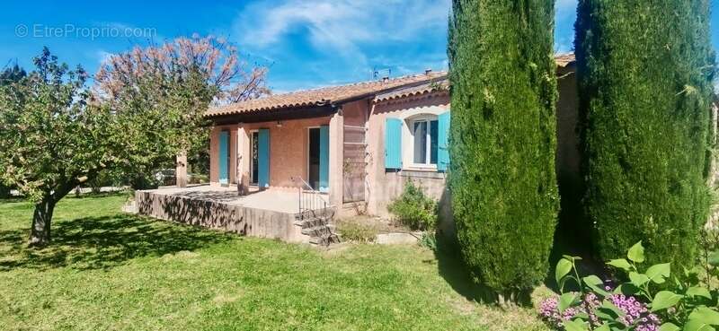 Maison à FONTVIEILLE