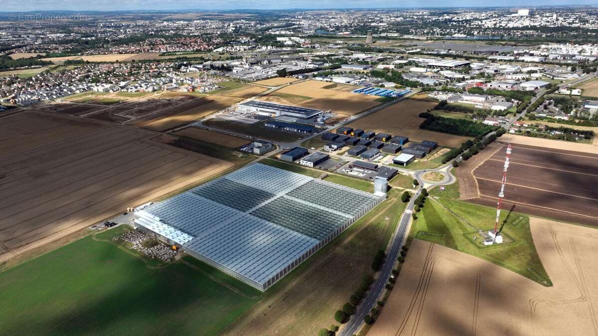 Terrain à COLOMBELLES