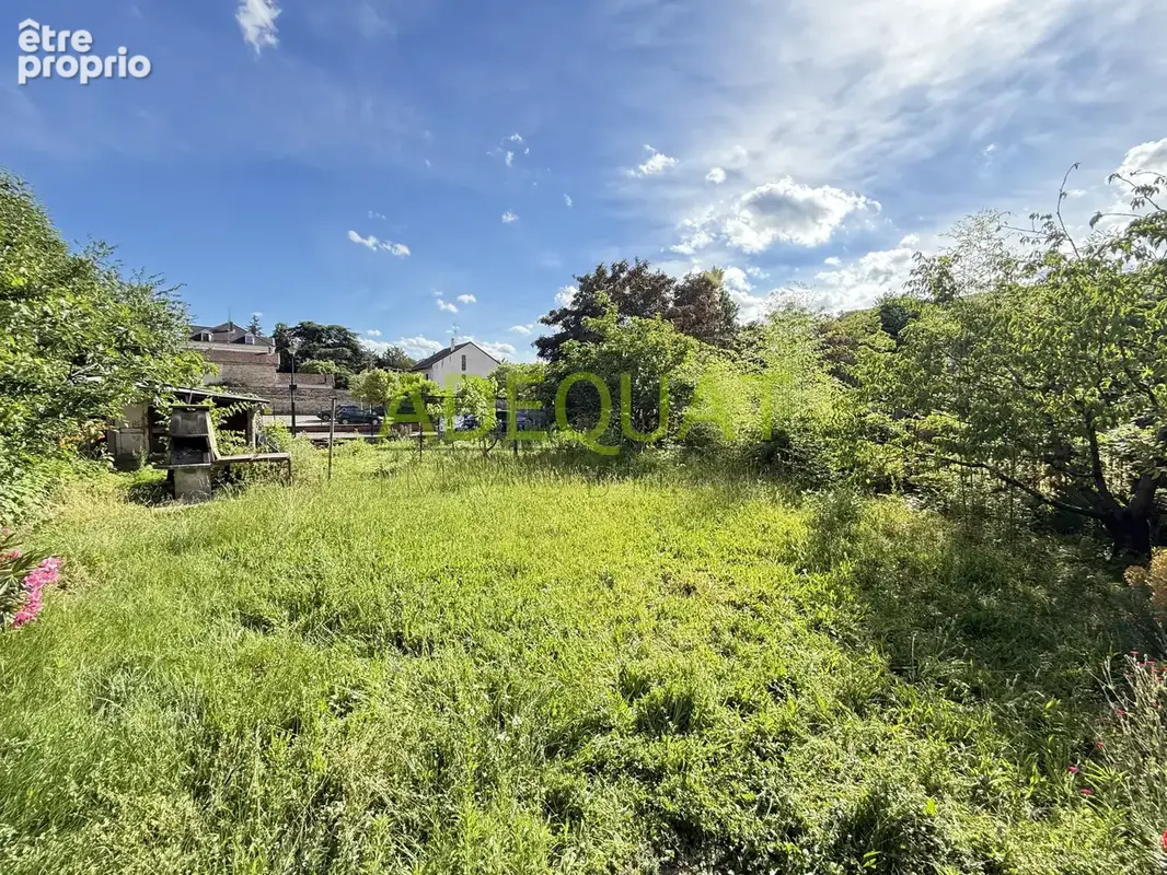 BOURGOIN JALLIEU, terrain plat, clos et constructible de 250m2... - photo 2