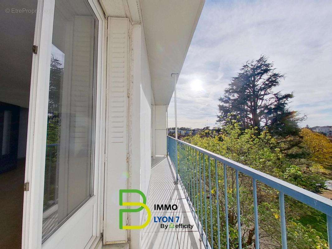 Appartement à MEYZIEU