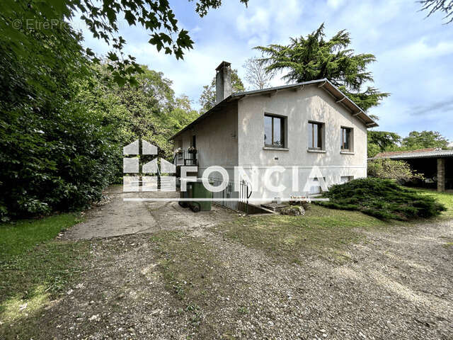 Maison à FONTENAY-LE-VICOMTE