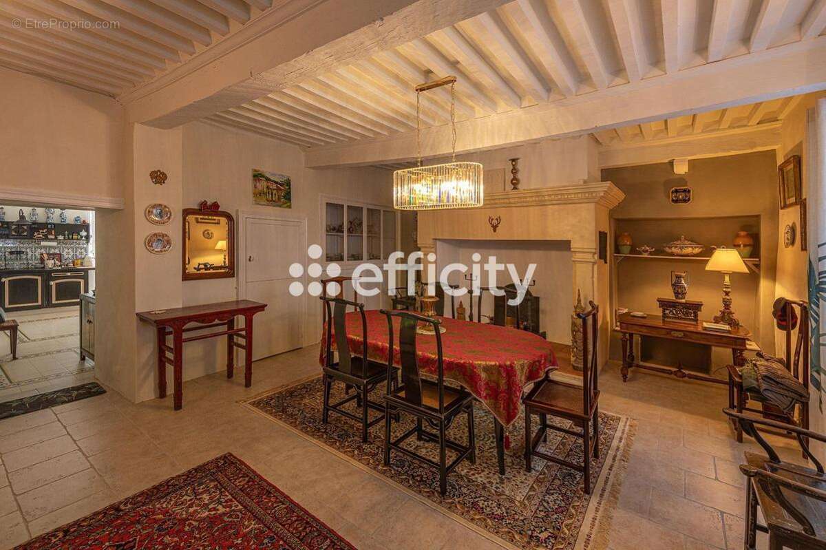 Maison 242 m² à Villeneuve-Sur-Vere  - photo 8
