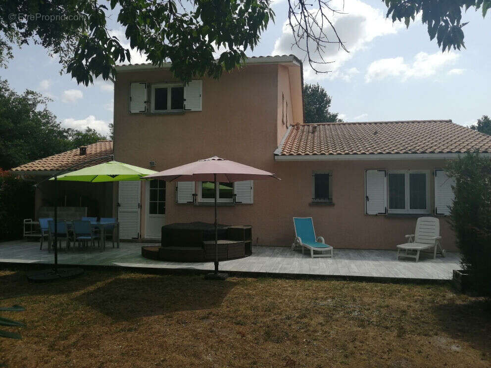 Maison à SALLES