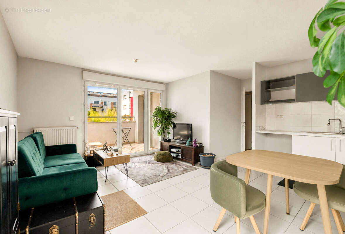 En exclusivité ! Appartement T3 de 62 m2 situé au 1er étage, secteur Barrière de Paris. - photo 2