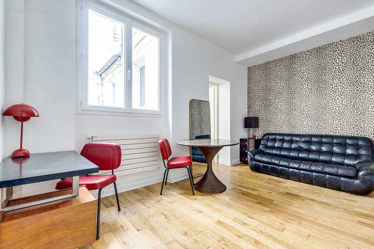 Appartement à PARIS-14E