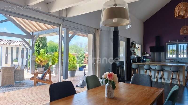 Maison familiale avec piscine sur terrain de 1280 m² SANGUINET - photo 5
