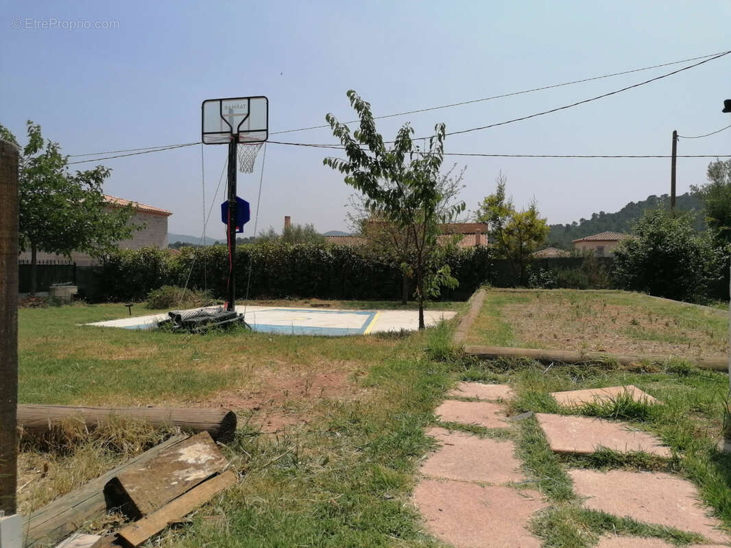 Terrain à CARNOULES