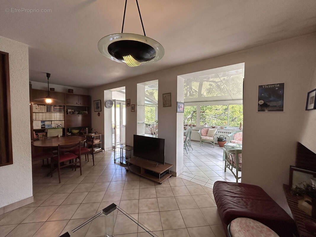 Belle maison familiale de 145 m² avec jardin, garage et ASCENSEUR privatif - photo 2