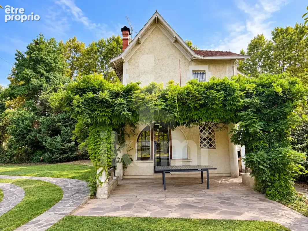 Maison de Maître d’Exception au Cœur de Salles   Parc, Piscine & Maison Indépendante - photo 12
