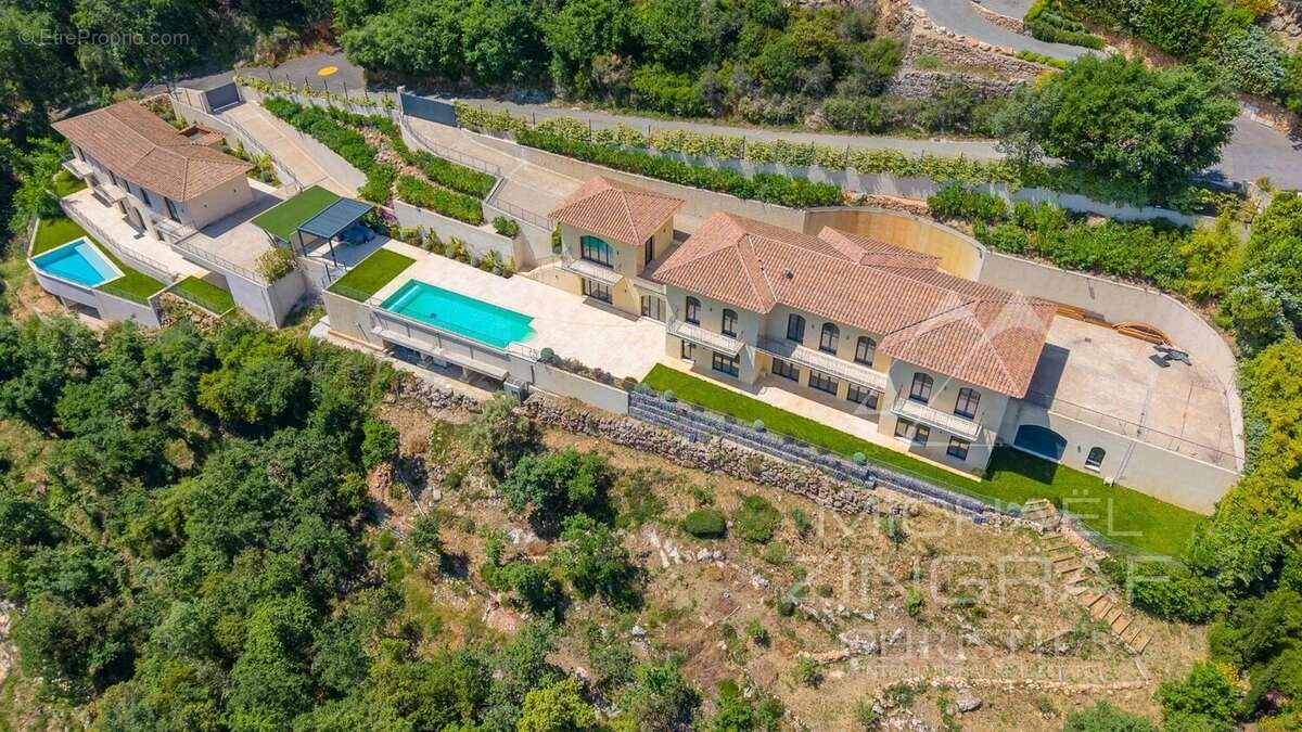 Villa au style épuré sur les balcons de la Riviera - photo 11