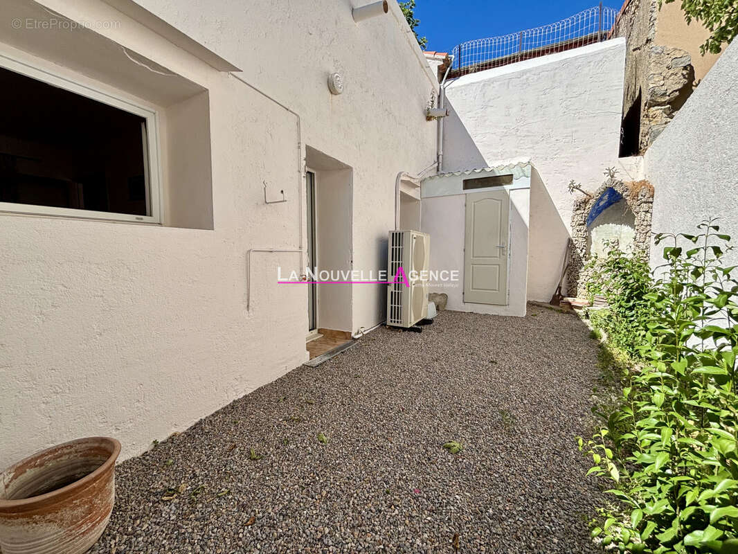 Grande maison de village avec terrasse, cour et garage - photo 16