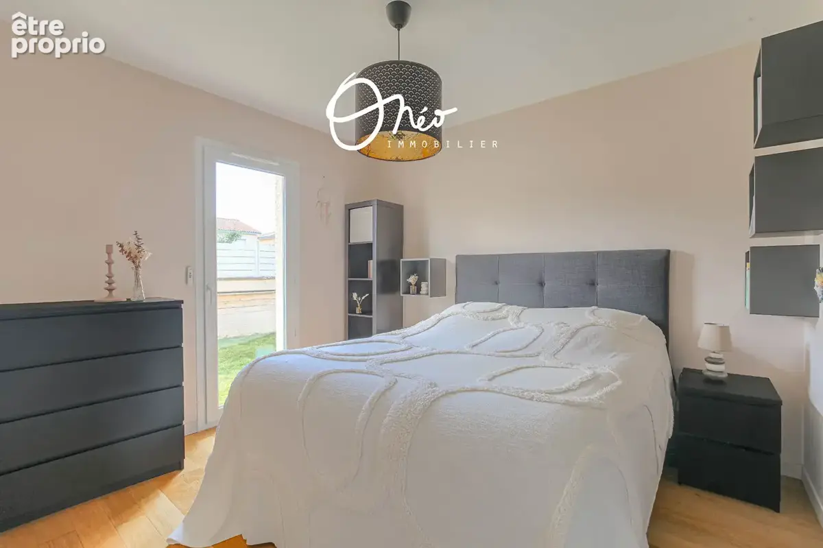 Maison 5 pièces de 110 m2 avec garage double - Piscine - photo 12