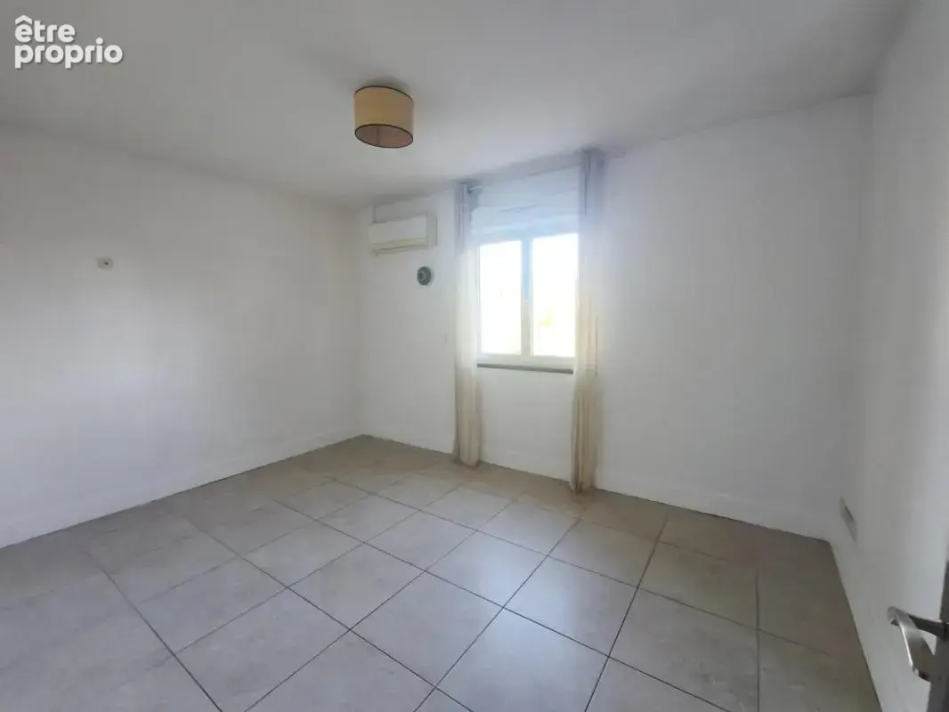 Maison 6 pièces / 147 m² / 460 000 EUR / MARSEILLE-12E--ARRONDISSEMENT - photo 11