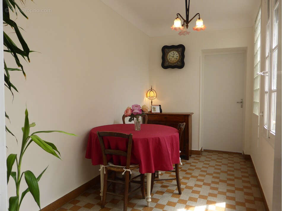 By drive immo rare hotel de ville narbonne appartement t6 avec patio - photo 8