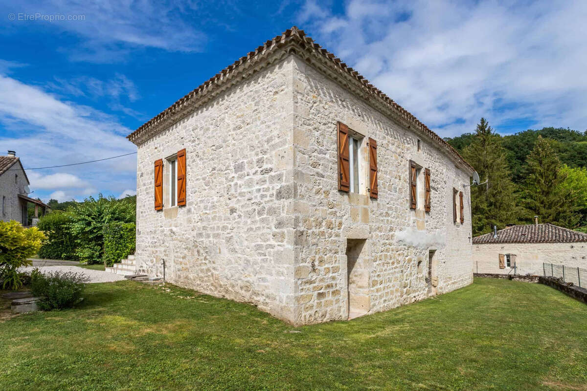 Maison à MONTCUQ