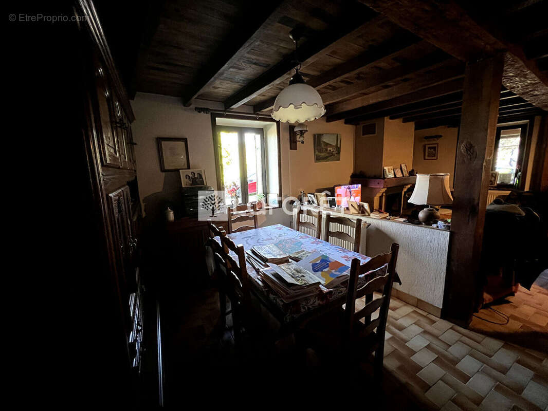Maison à SAINT-BONNET-DES-QUARTS