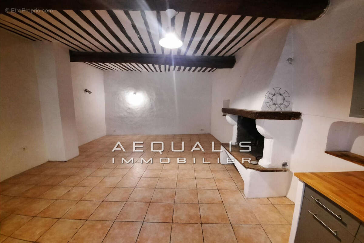 Appartement à SAINT-LAURENT-DU-VAR