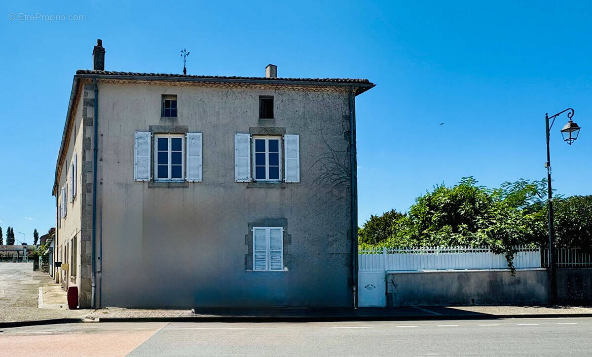 Maison à BUSSIERE-POITEVINE