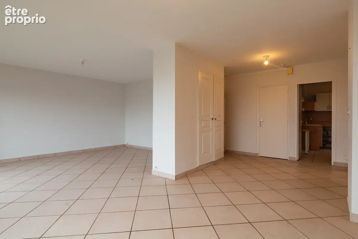 Appartement T4 75 m2 avec balcon, cave et parking couvert, avenue Victor Hugo, 26000 VALENCE - photo 4