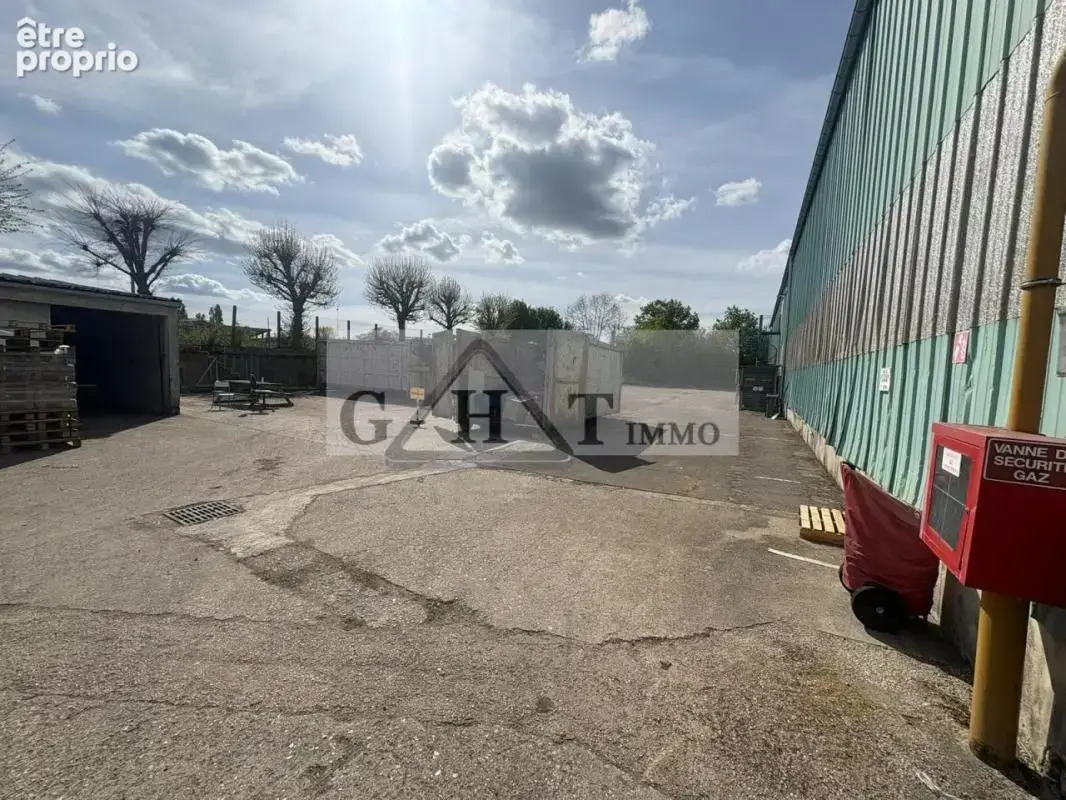 Entrepot 3700 m² a vendre a vaux le penil - photo 6