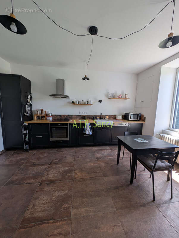 Maison à LE VERNET-SAINTE-MARGUERITE