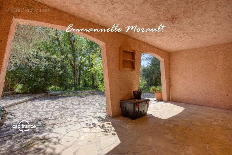 Maison à BAGNOLS-EN-FORET