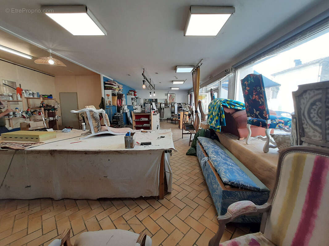 Commerce à JAVREZAC