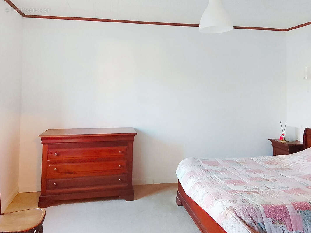 Maison à LIGNEROLLES