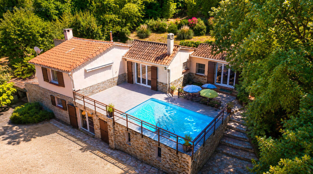Maison de campagne sur terrain de 43 980 m2 - photo 2