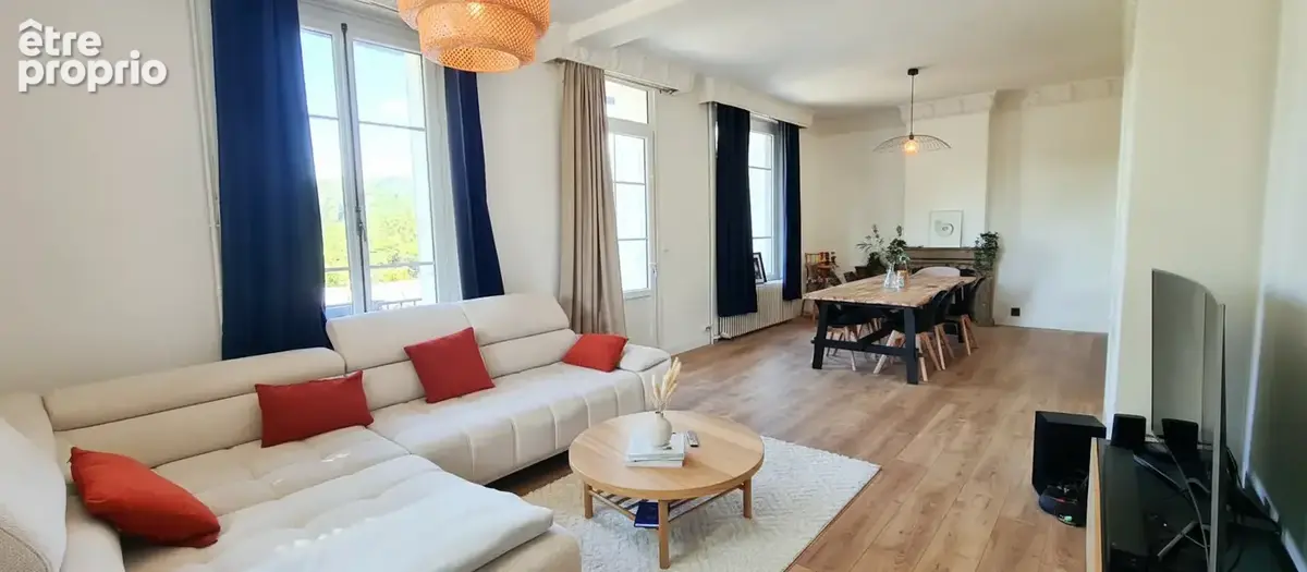 DEMEURE DE CHARME 180 m2 - grand garage - piscine - parc - photo 4