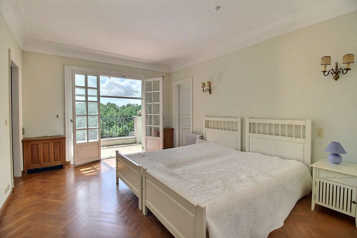 Maison à ROQUEFORT-LES-PINS