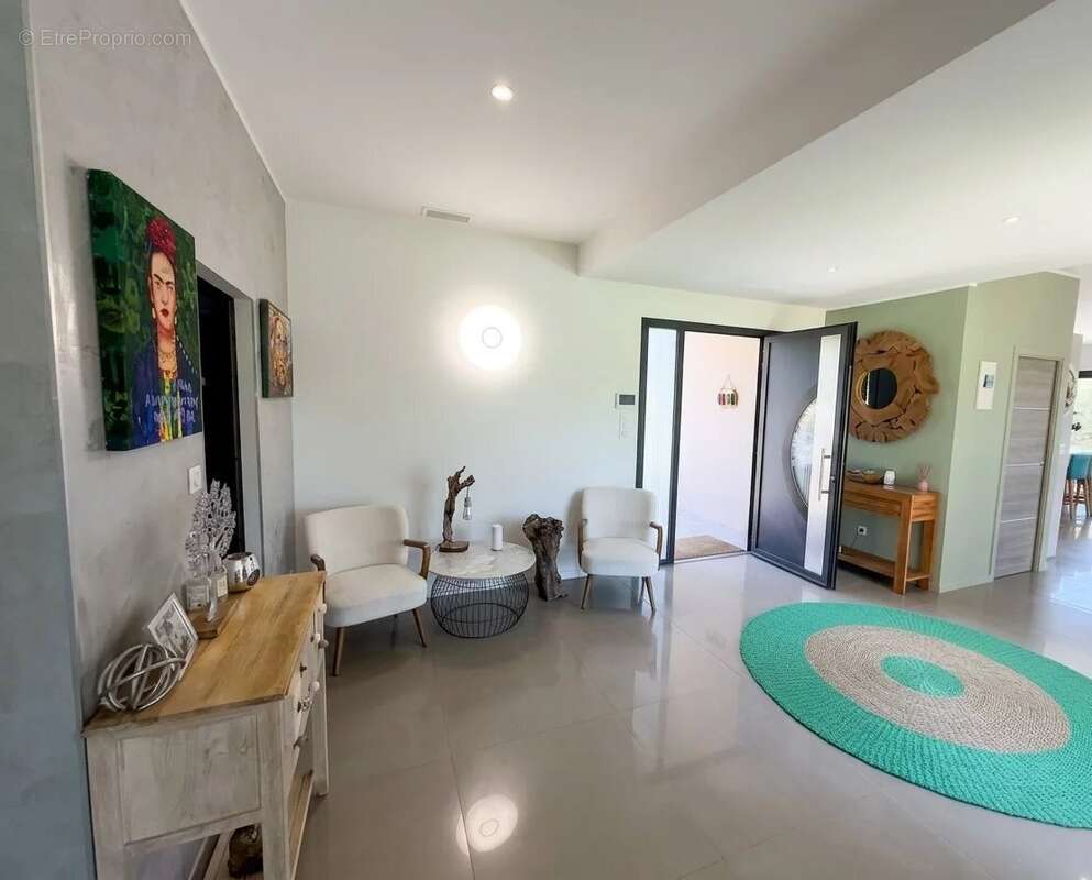Maison à SOLLIES-TOUCAS